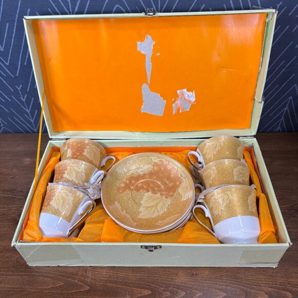 Vintage 1960s China Tea Cup Set with Saucers in Original Box Gold Grape Leaf - Picture 2 of 14